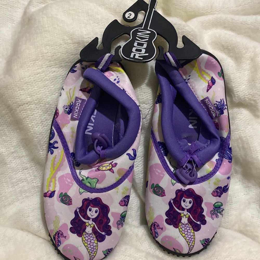 NEW Rockin water shoes